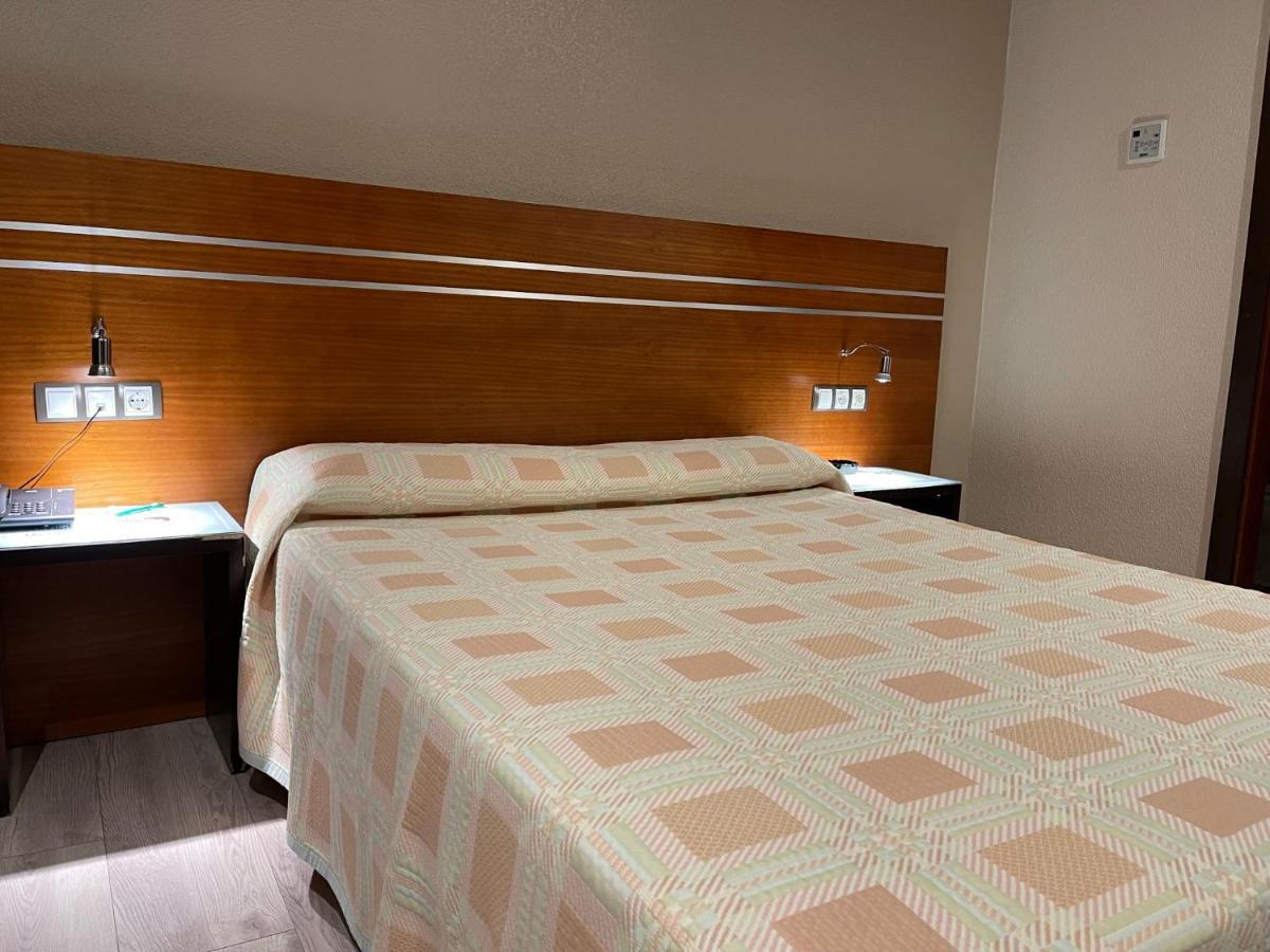 Motel Los Abedules โอเบียโด ภายนอก รูปภาพ