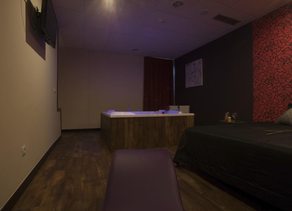 Motel Los Abedules โอเบียโด ภายนอก รูปภาพ