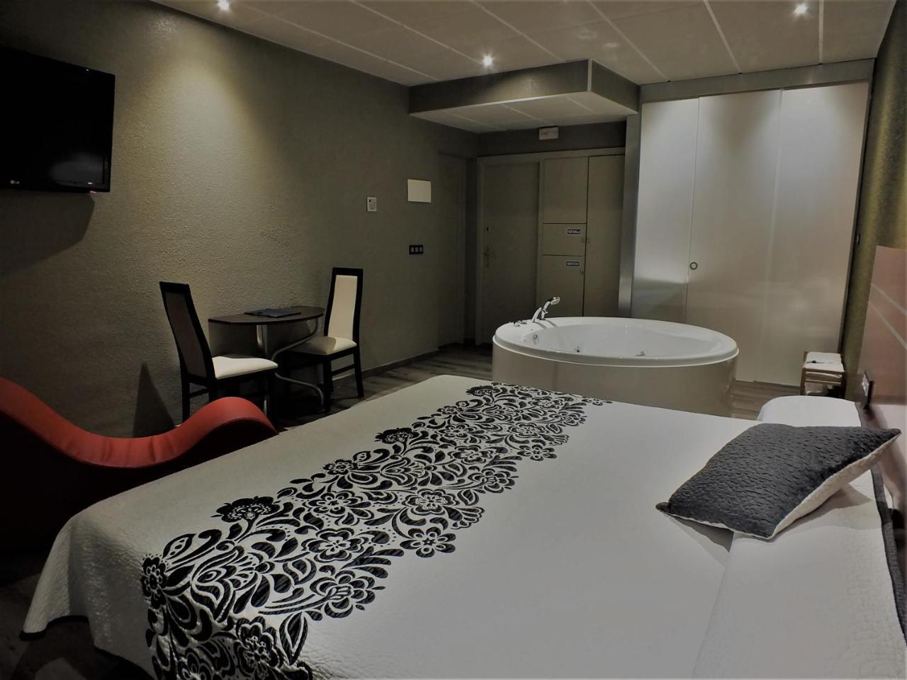 Motel Los Abedules โอเบียโด ภายนอก รูปภาพ