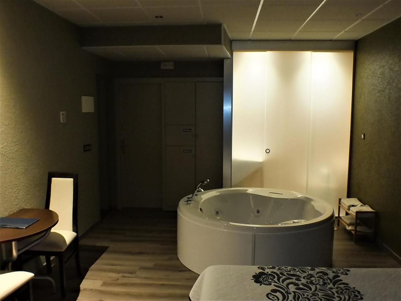 Motel Los Abedules โอเบียโด ภายนอก รูปภาพ